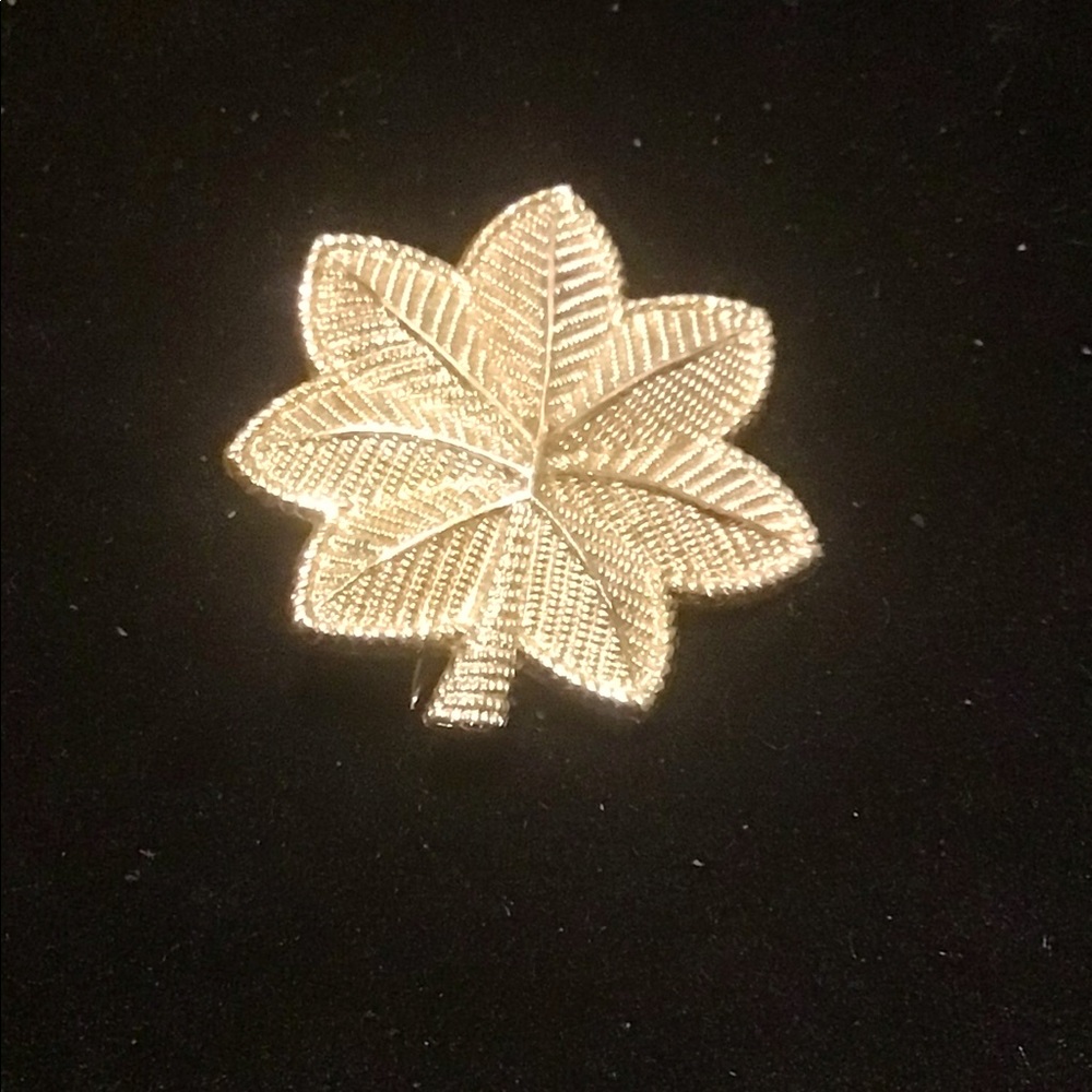 Vintage WW2 Sterling Officer pin